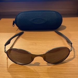 Vintage Oakley E Wire Sunglasses with Hard Case